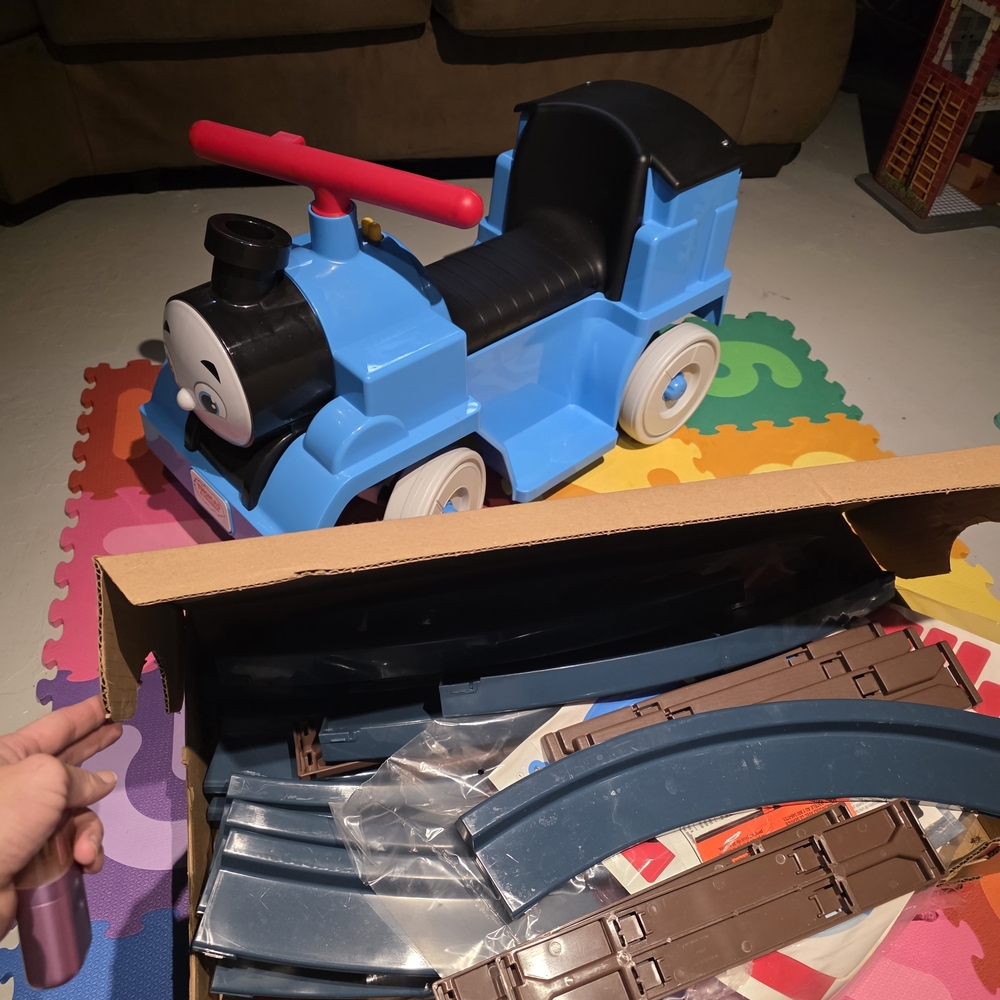 Thomas & Friends Blue Ride-On Train - Picture 3 of 4